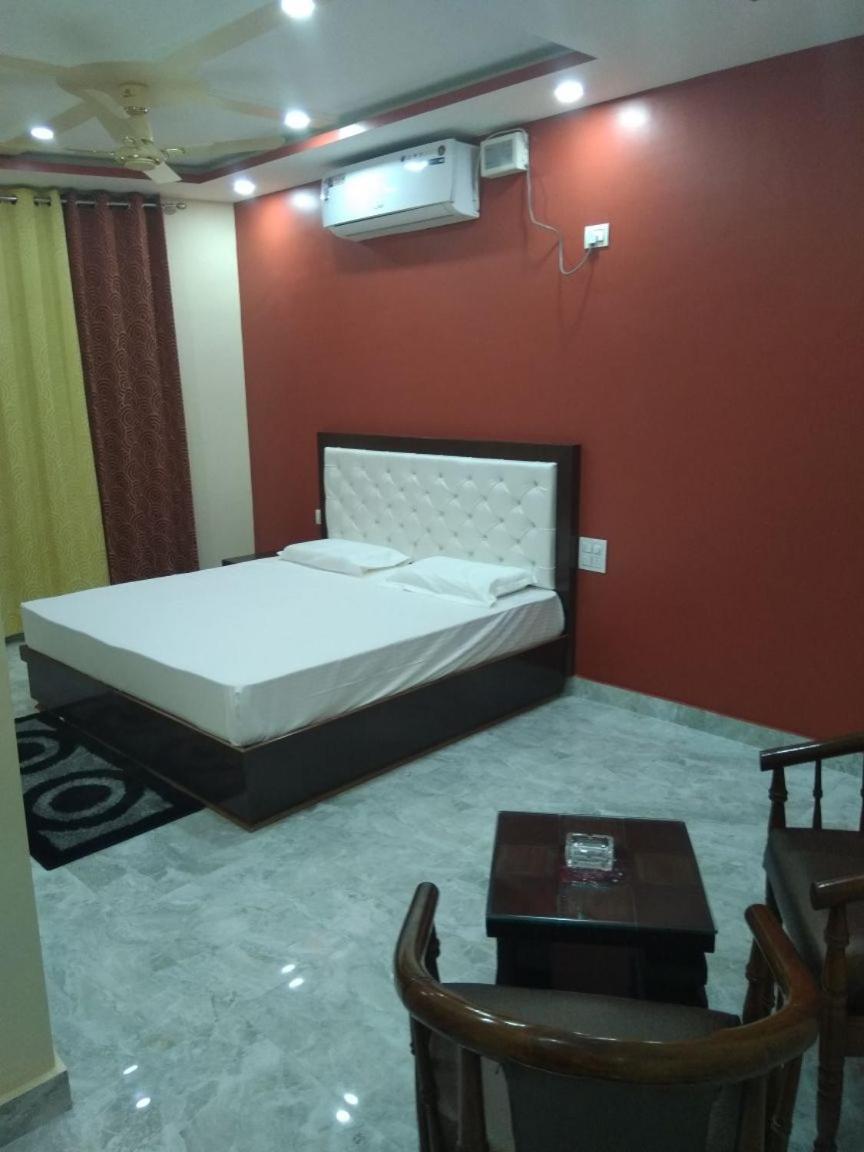 Hotel Sky Bule & Restaurant Khas Nagrota Екстер'єр фото